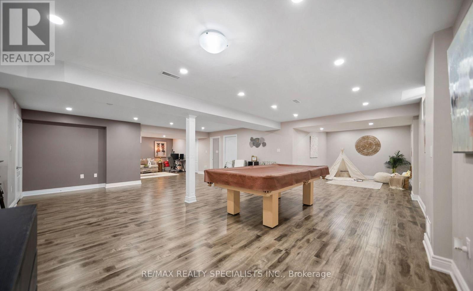 31 SAINT HUBERT DRIVE - 29