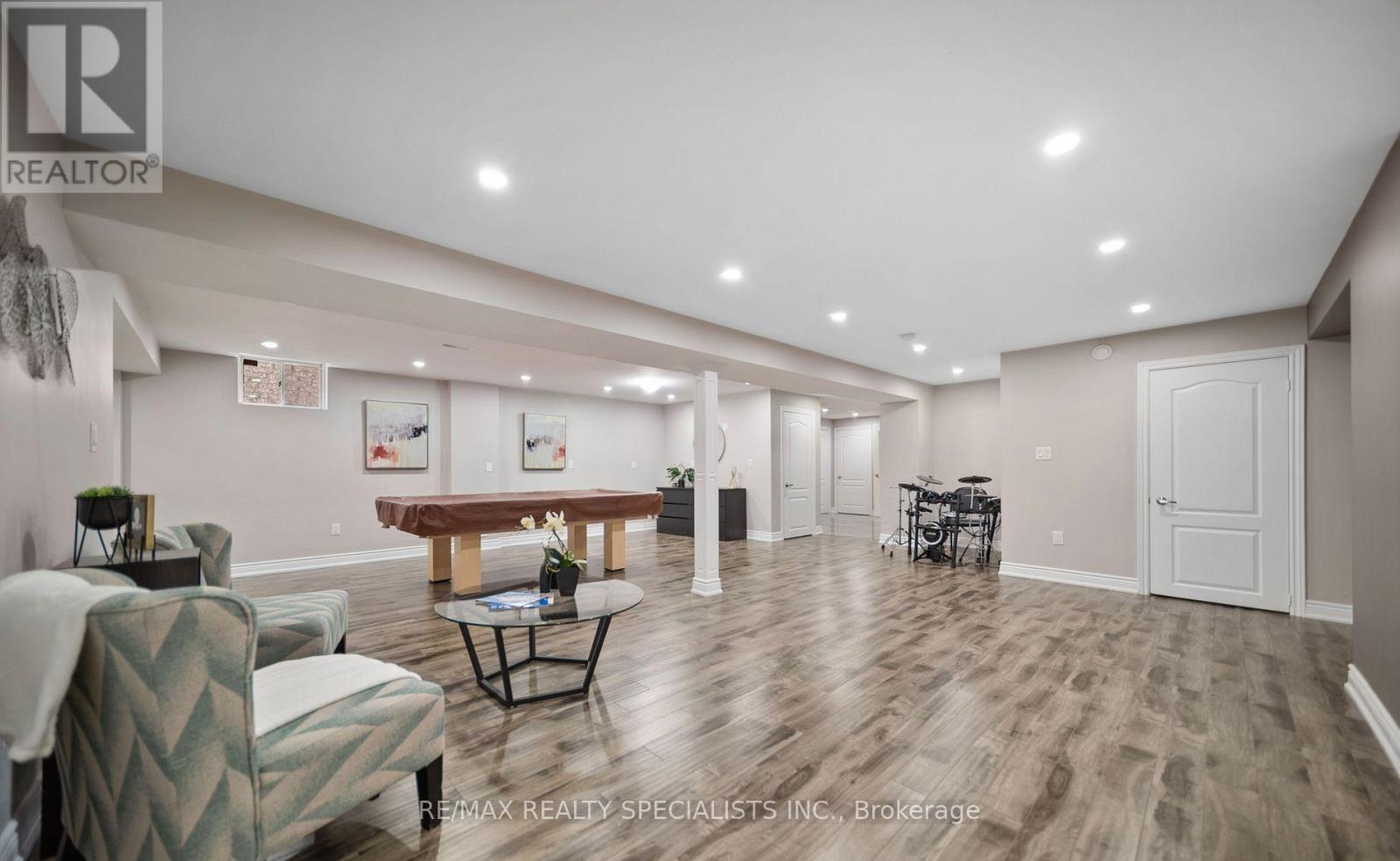 31 SAINT HUBERT DRIVE - 30