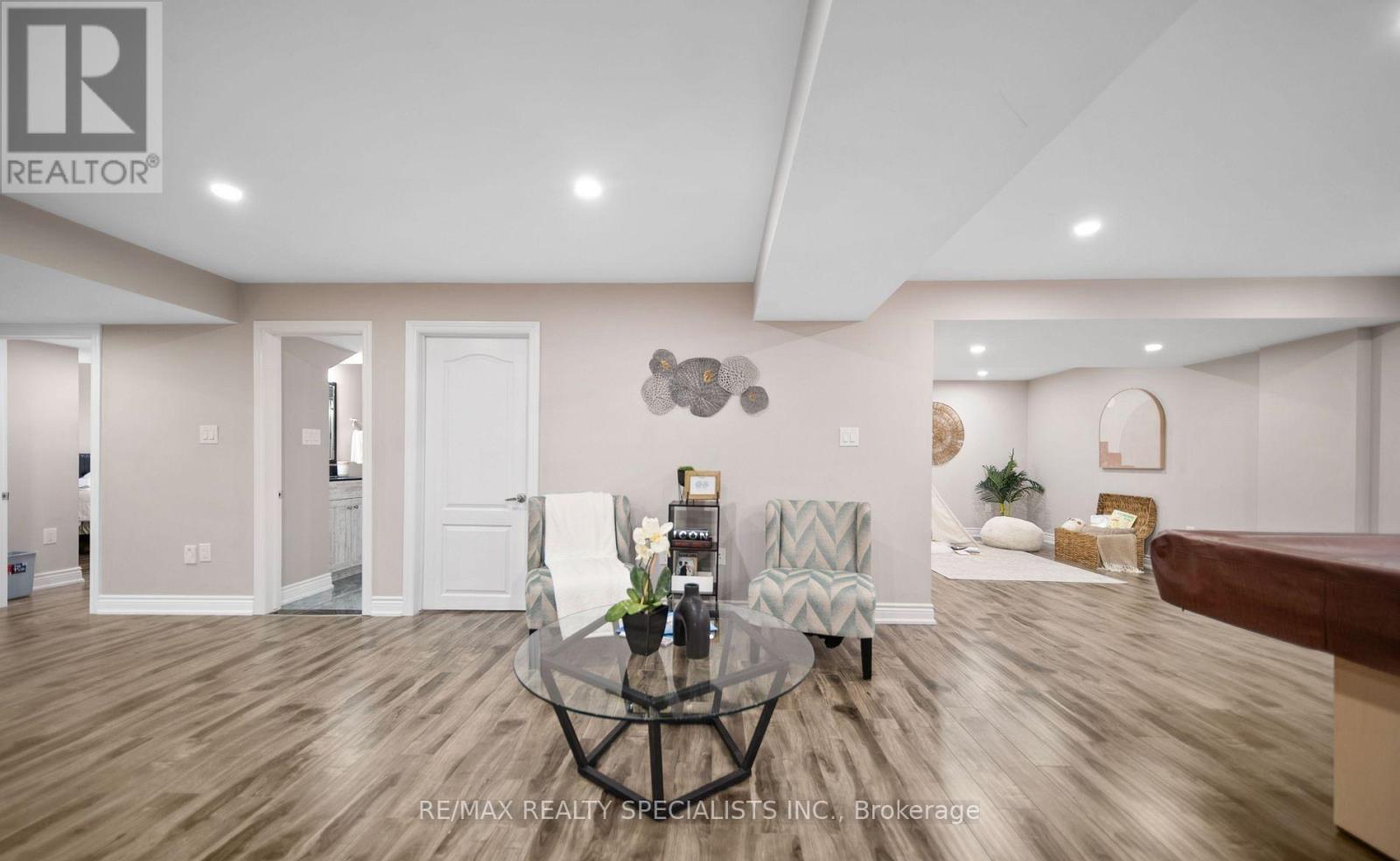 31 SAINT HUBERT DRIVE - 33