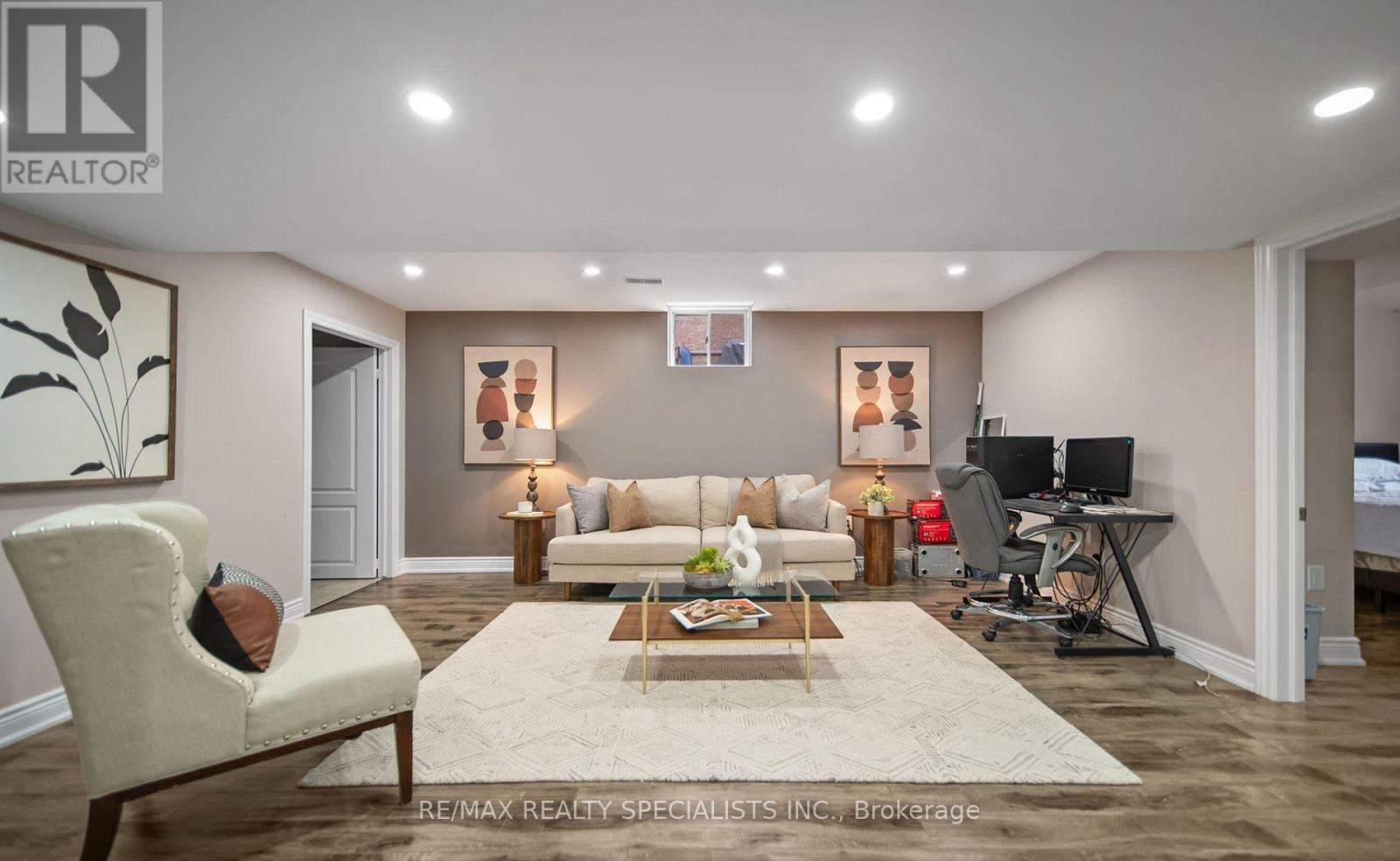 31 SAINT HUBERT DRIVE - 34