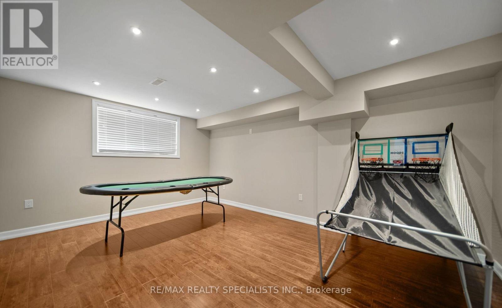 31 SAINT HUBERT DRIVE - 36