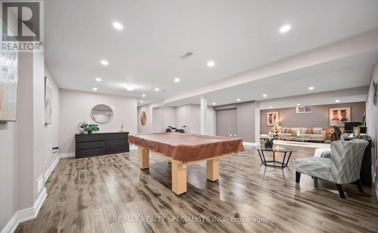 31 SAINT HUBERT DRIVE - 37