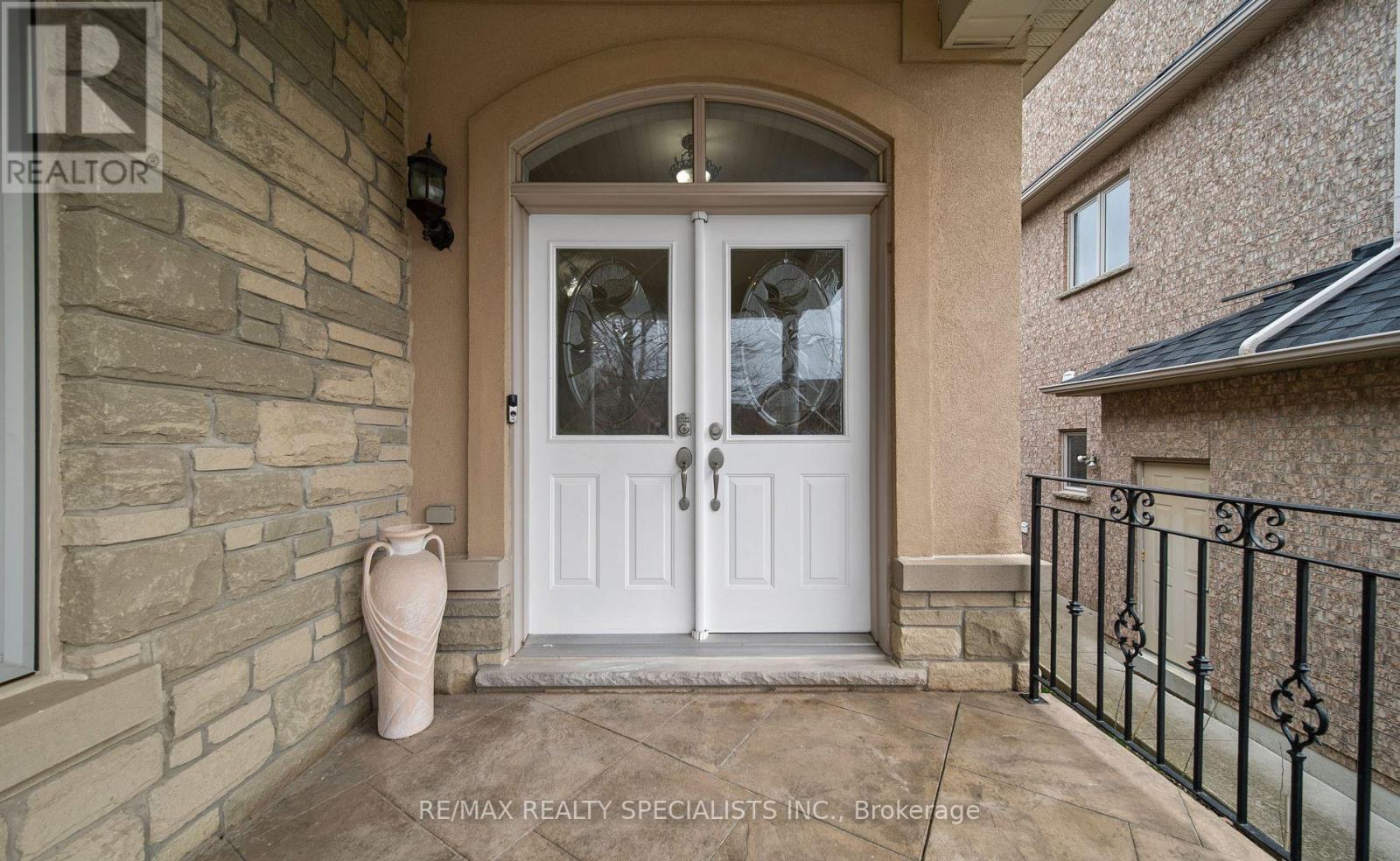 31 SAINT HUBERT DRIVE - 4