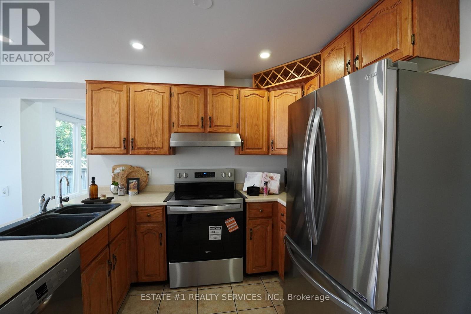 35 GOLDEN MEADOW DRIVE — photo 2
