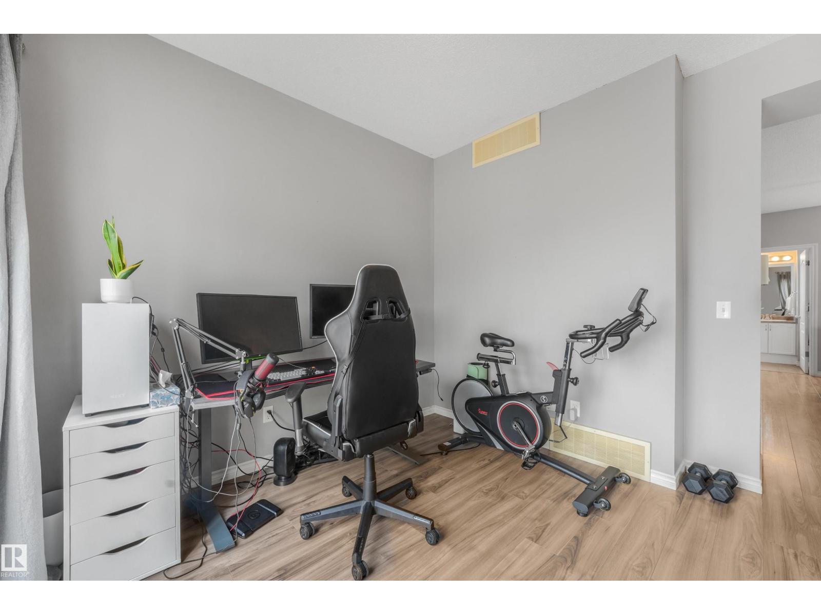 #33 3010 33 AV NW - 17