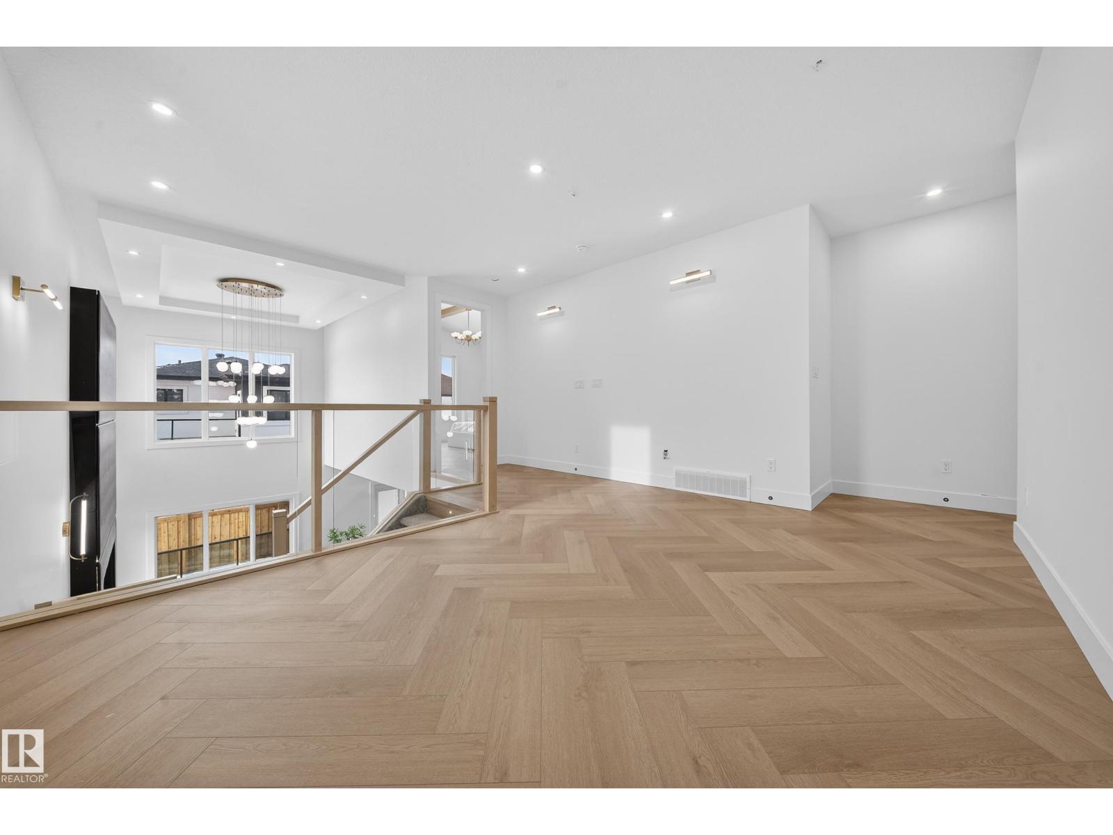 132 29 ST SW - 28