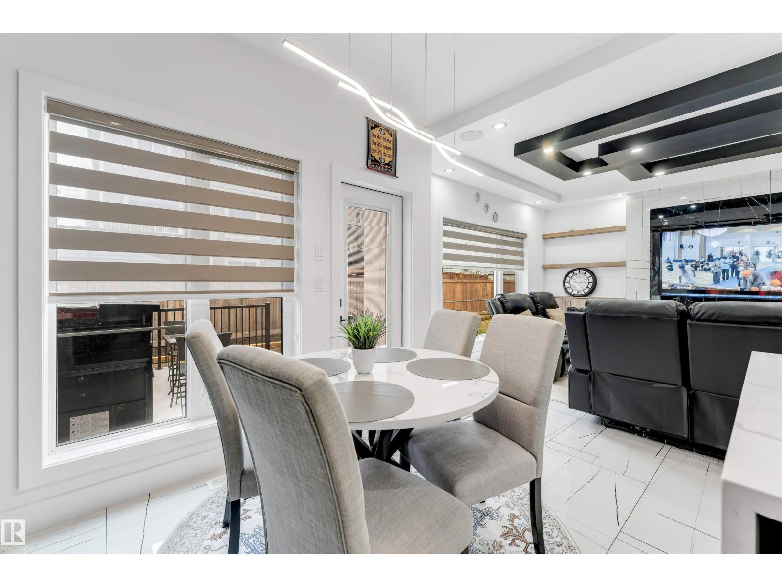 1827 17 AV NW - 18