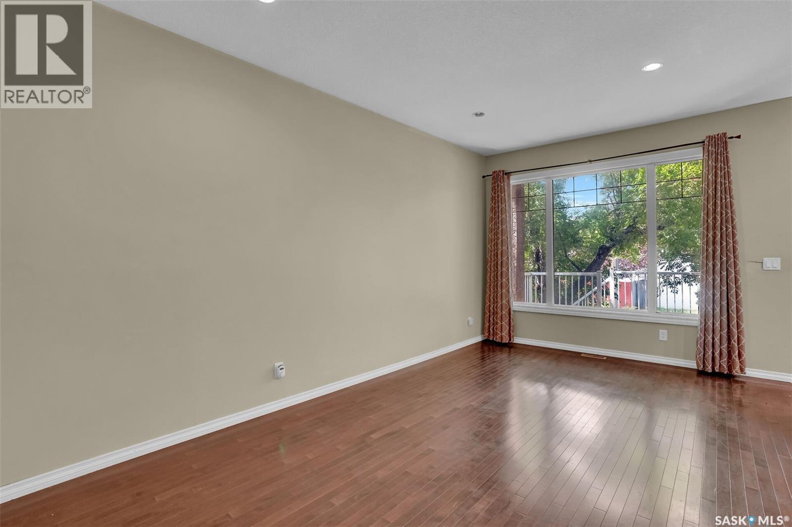 #3876 Robinson STREET - 4