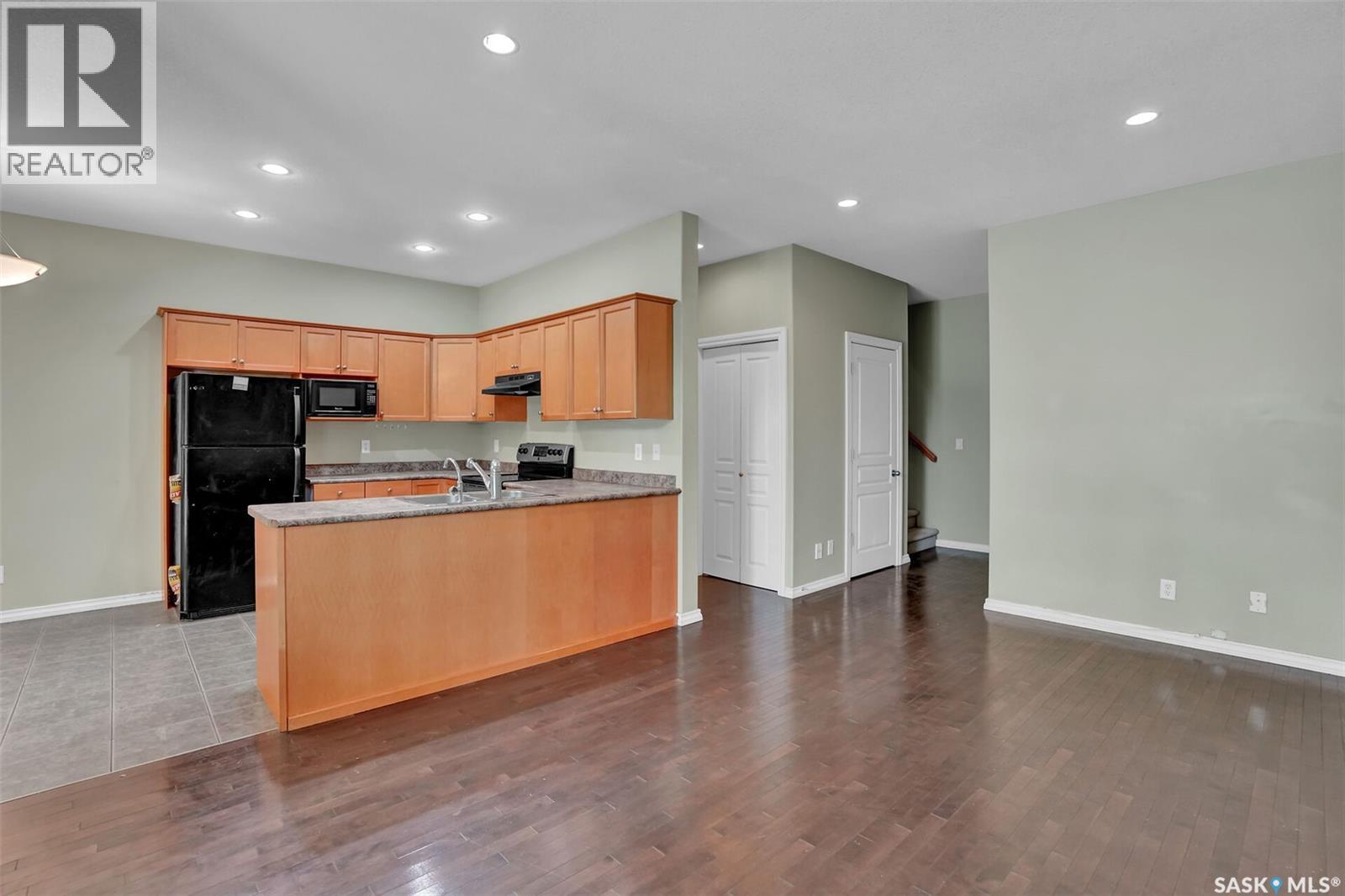 #3876 Robinson STREET - 5