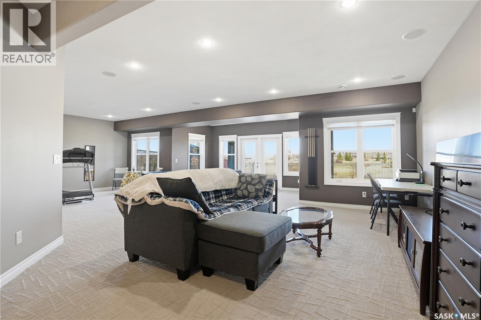 102 Thode AVENUE - 52