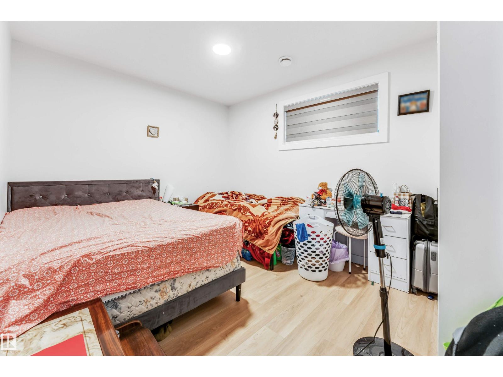 1827 17 AV NW - 44