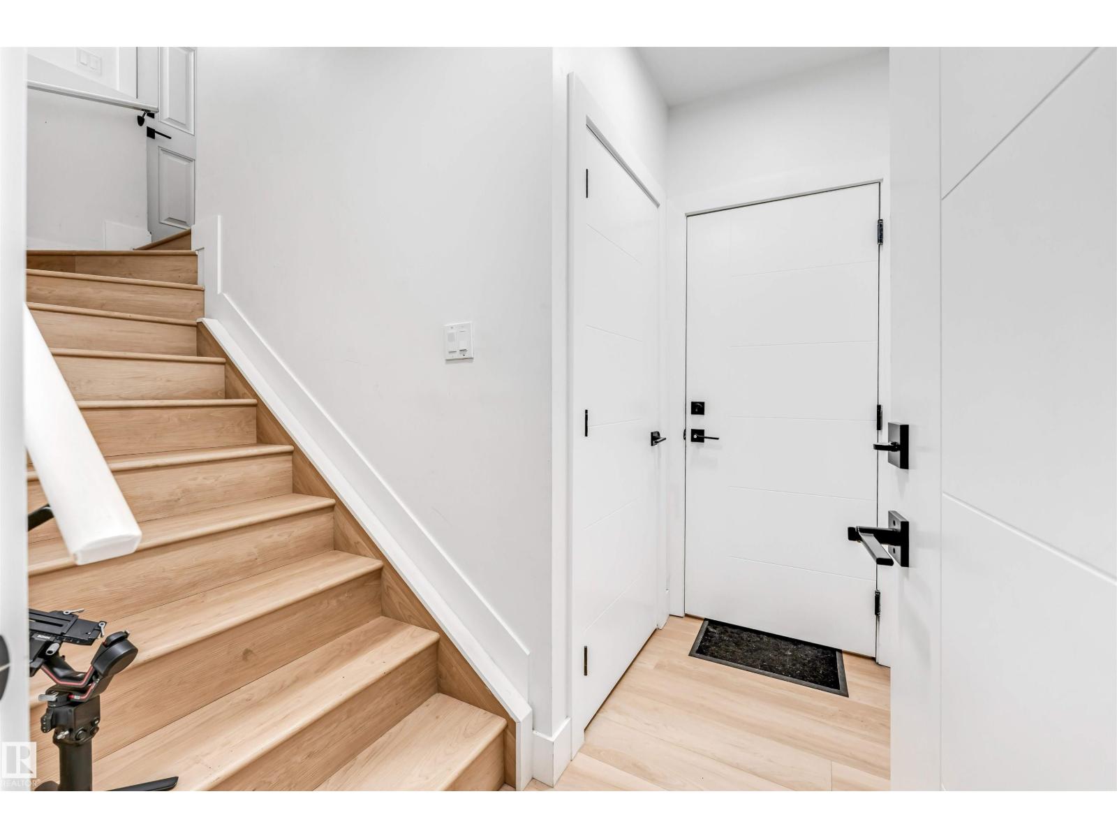 1827 17 AV NW - 50