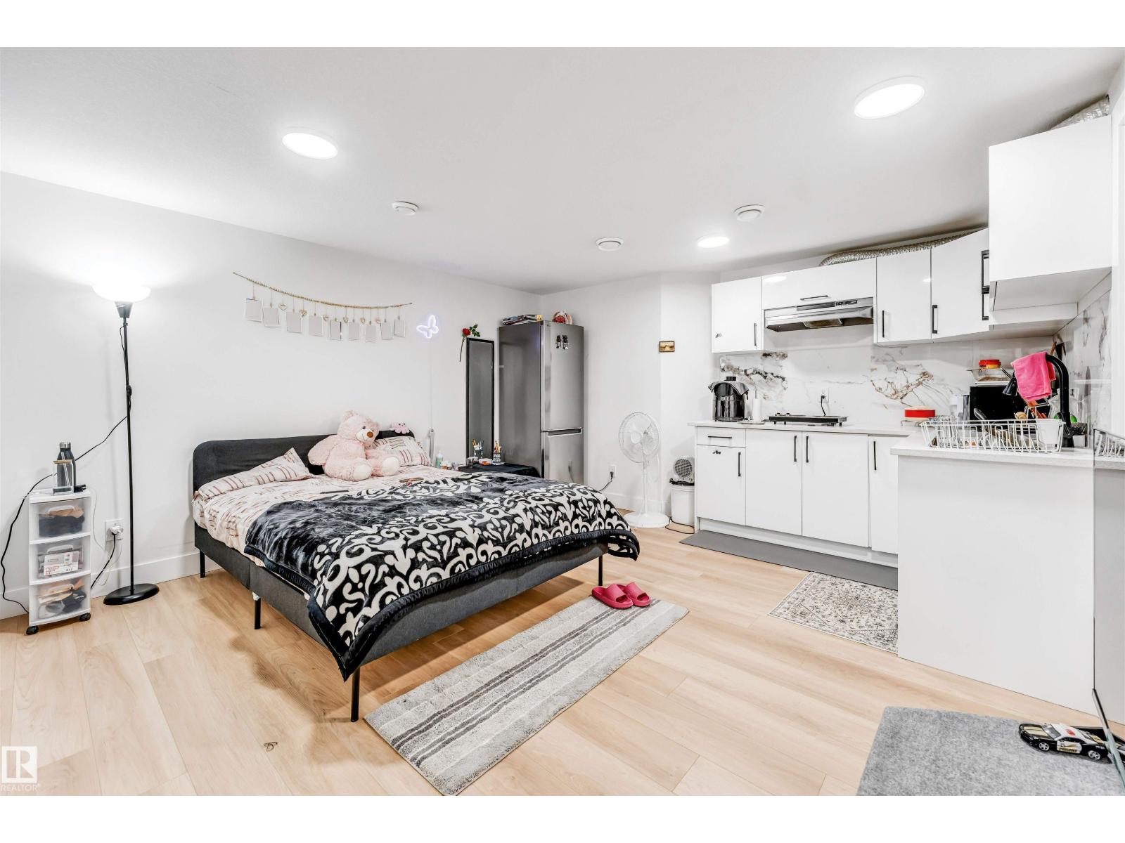 1827 17 AV NW - 55