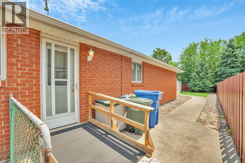 9703 MELVILLE - 28