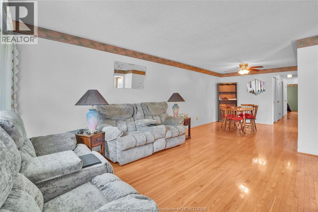 9703 MELVILLE - 4