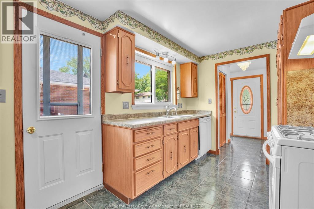 9703 MELVILLE - 8