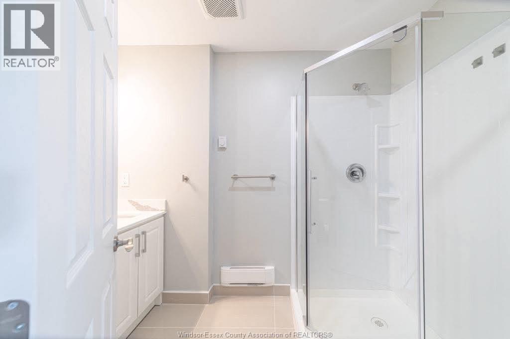 18 CLARK STREET East - 18