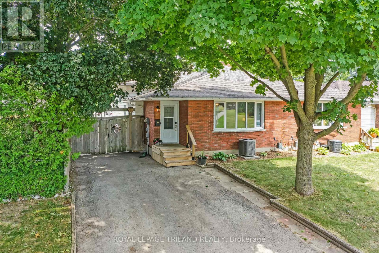 73 GENEVIVE PLACE - 1