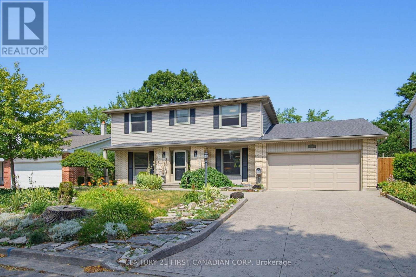 8 MEREDINE CRESCENT E - 1