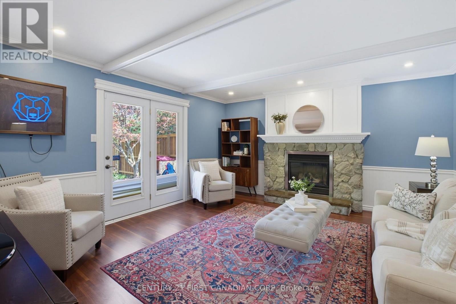8 MEREDINE CRESCENT E - 10