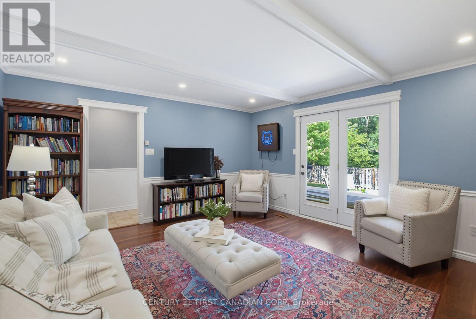 8 MEREDINE CRESCENT E - 11