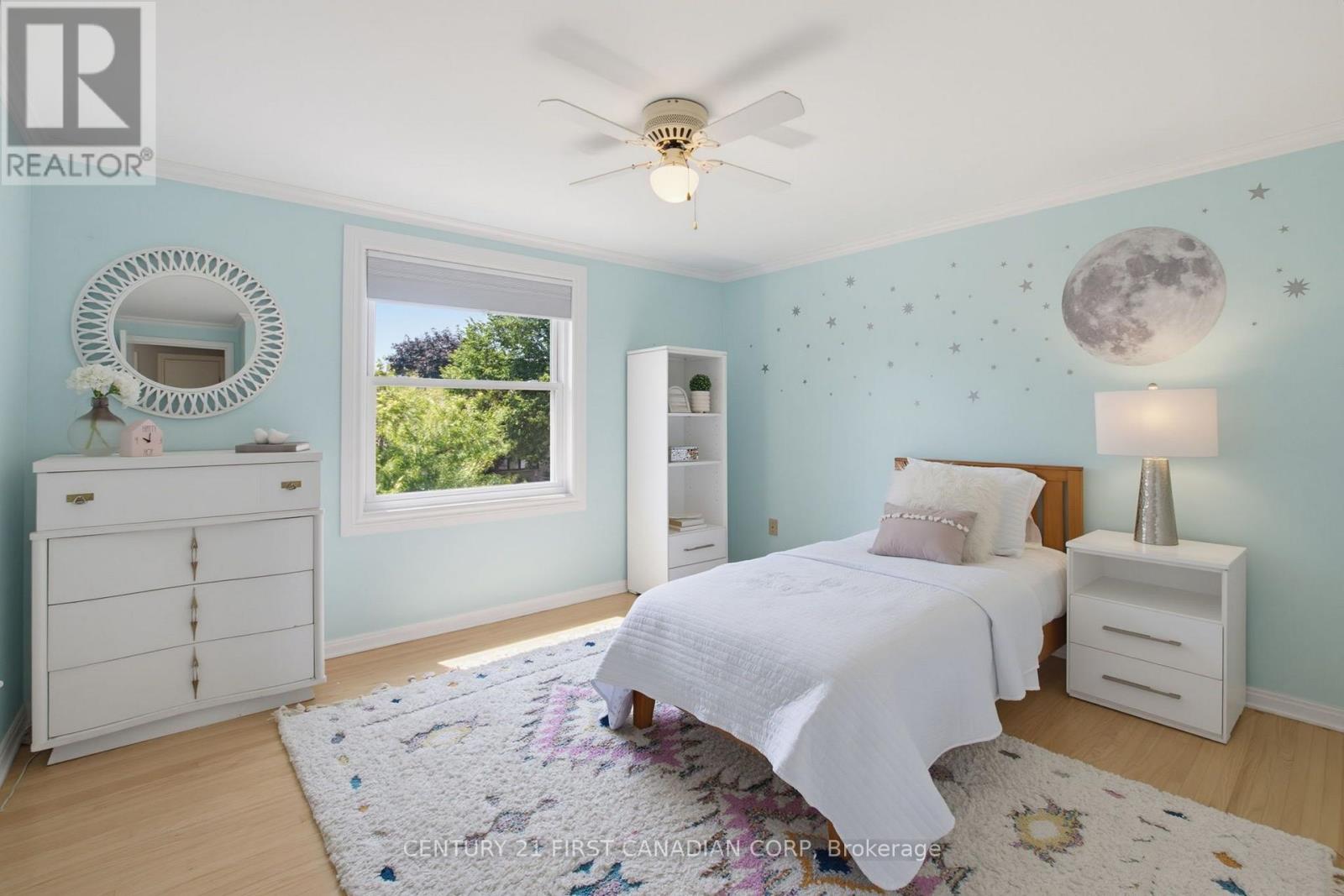 8 MEREDINE CRESCENT E - 18