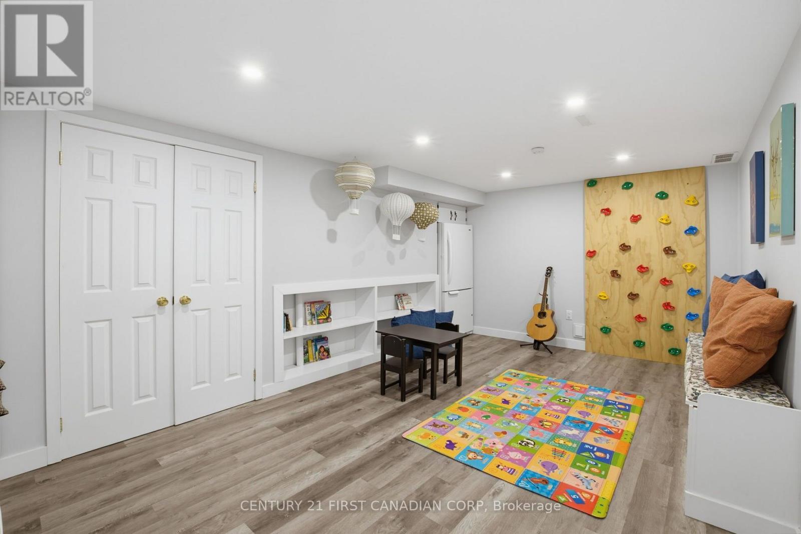 8 MEREDINE CRESCENT E - 20