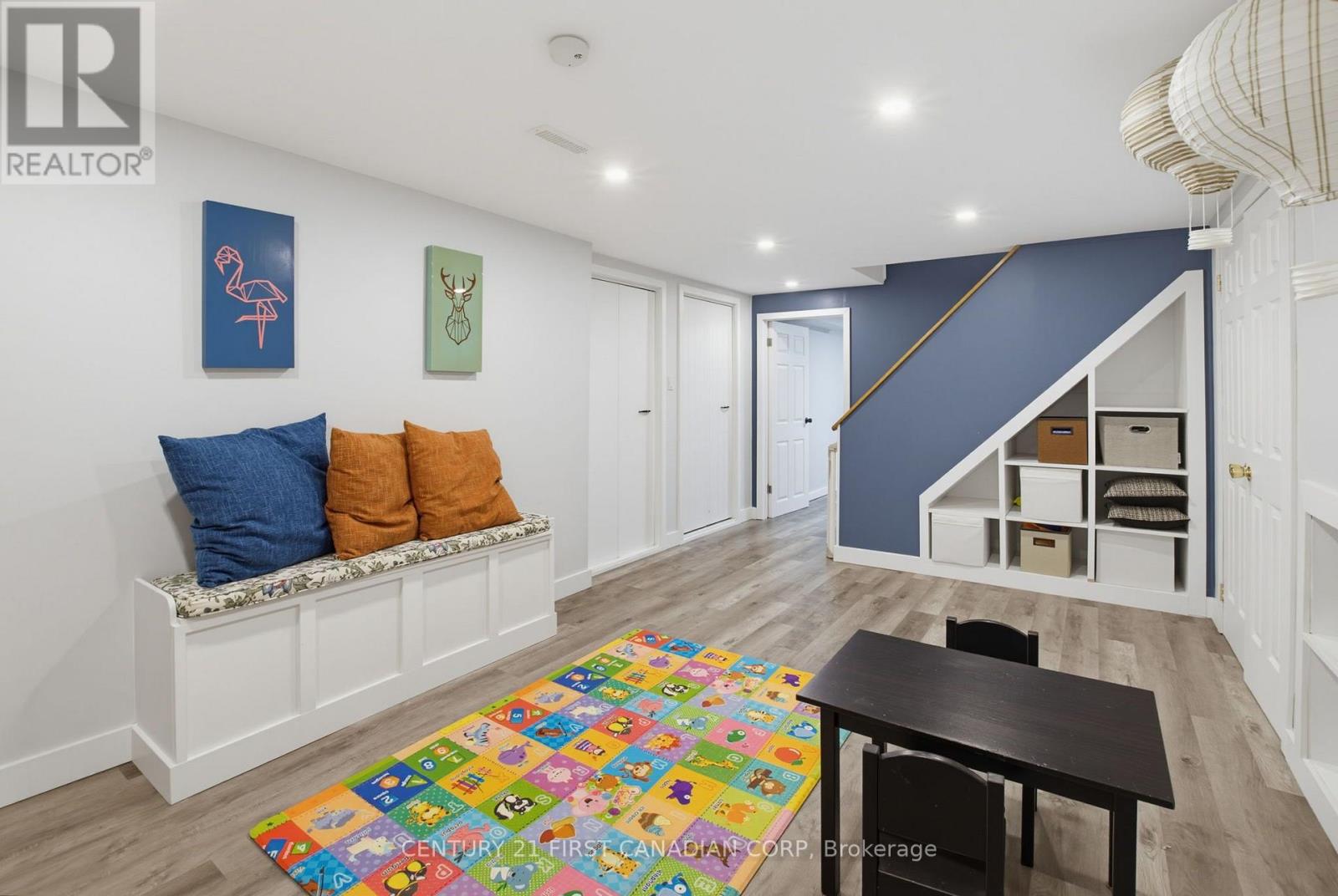 8 MEREDINE CRESCENT E - 21