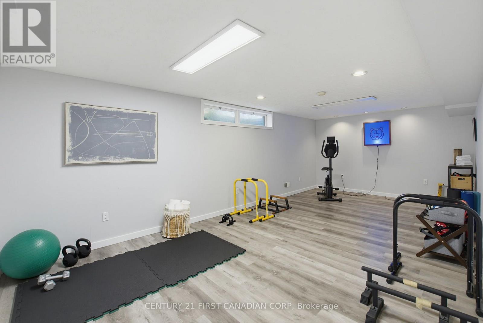 8 MEREDINE CRESCENT E - 22