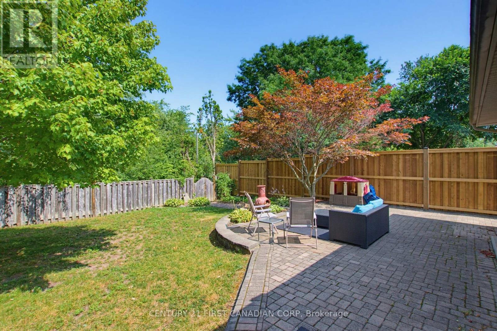8 MEREDINE CRESCENT E - 24