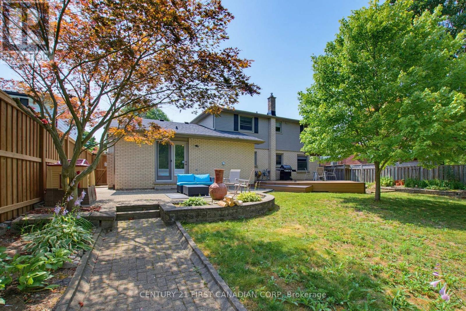 8 MEREDINE CRESCENT E - 26