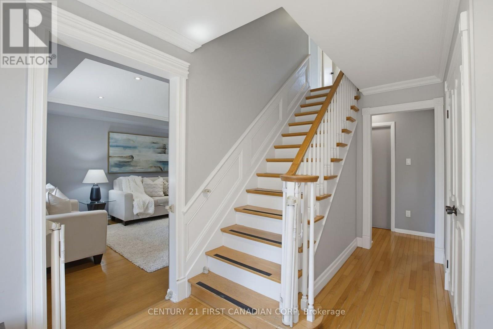 8 MEREDINE CRESCENT E - 3