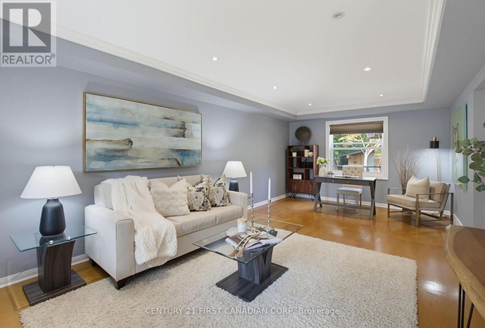 8 MEREDINE CRESCENT E - 4