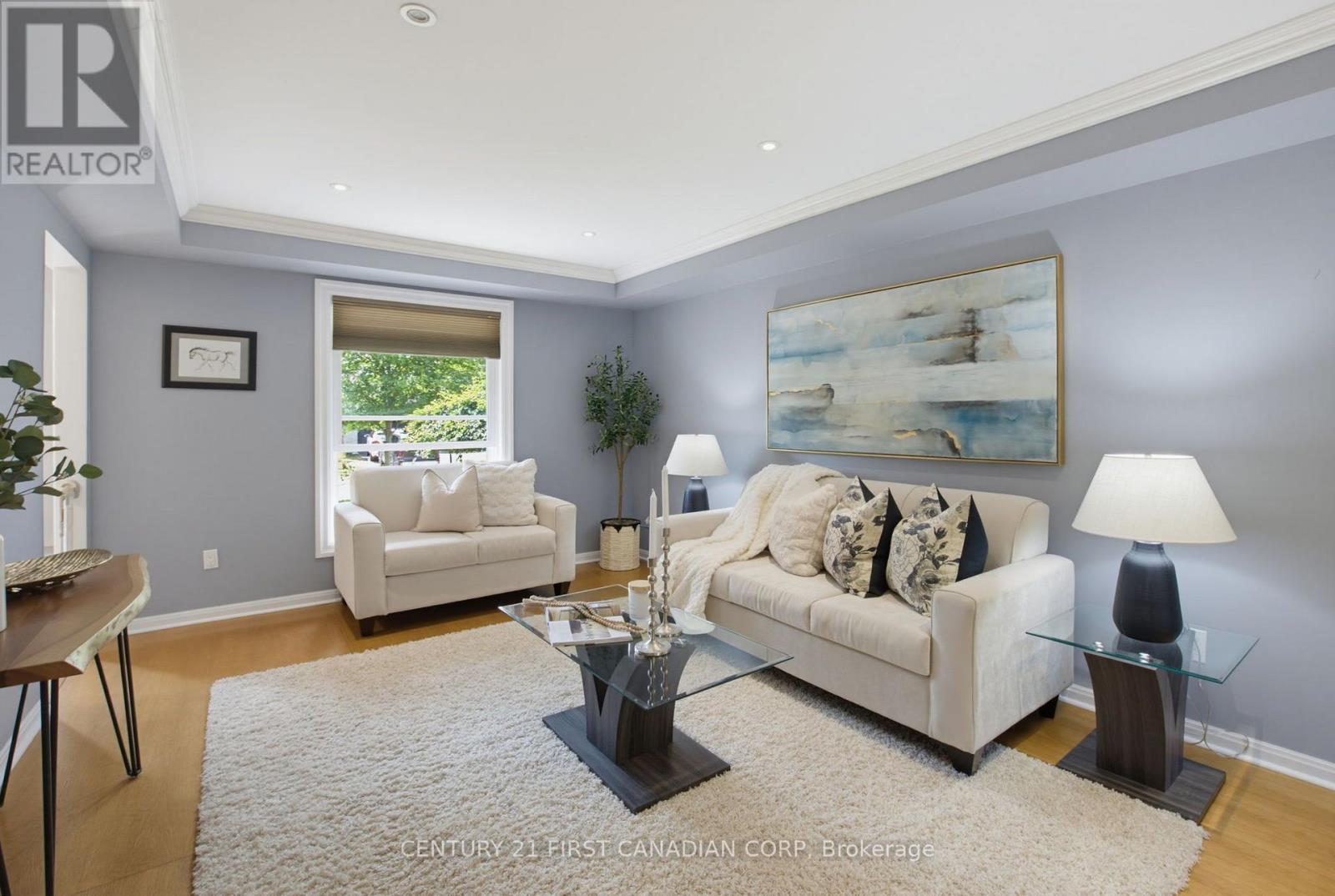 8 MEREDINE CRESCENT E - 5