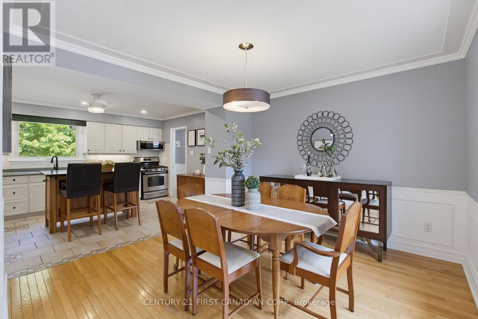 8 MEREDINE CRESCENT E - 7