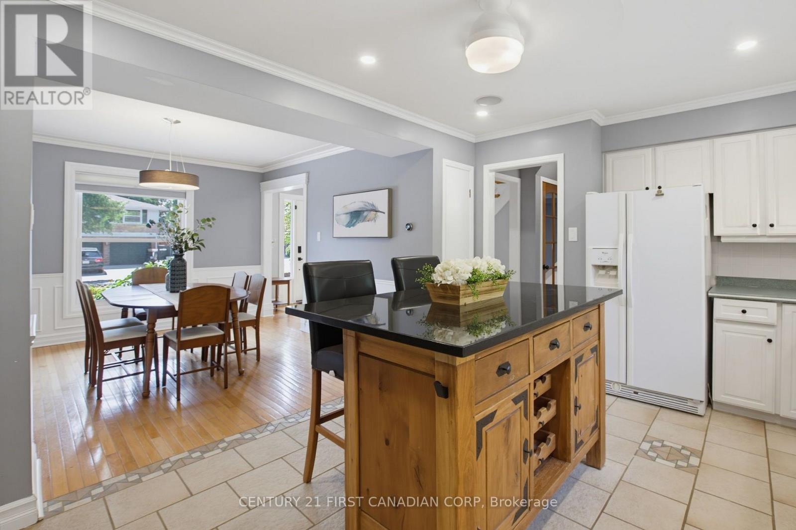 8 MEREDINE CRESCENT E - 9