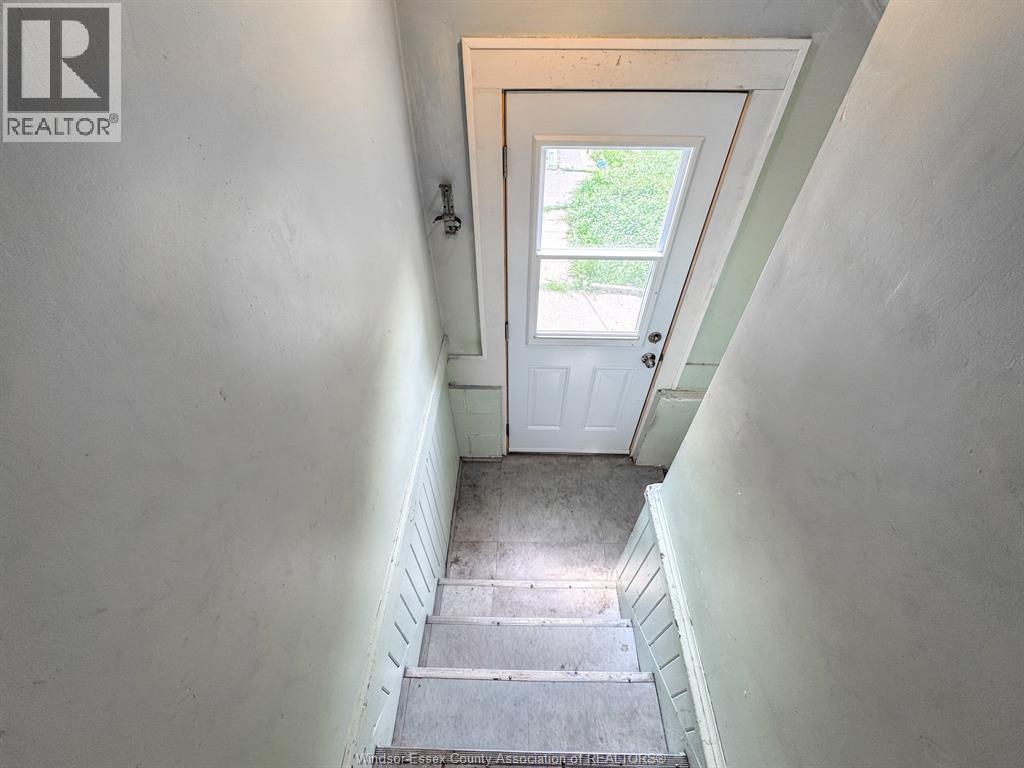 1037 HOWARD AVE - 14