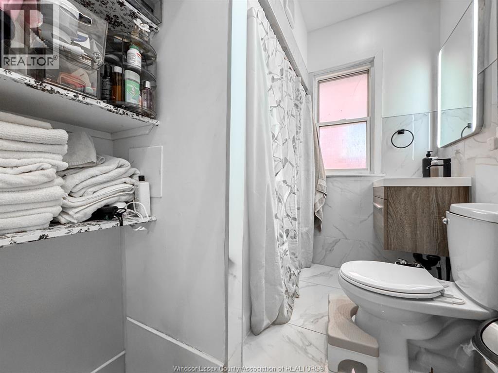 1037 HOWARD AVE - 8