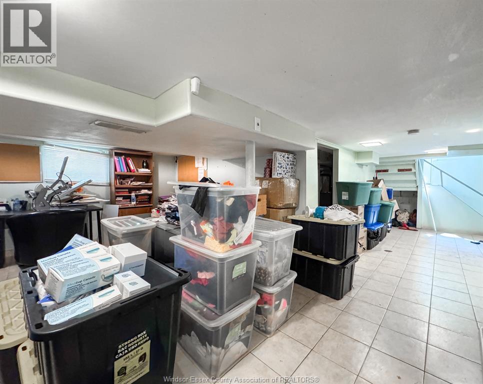 1037 HOWARD AVE - 16