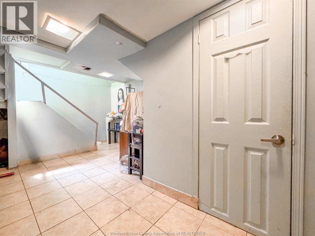 1037 HOWARD AVE - 15