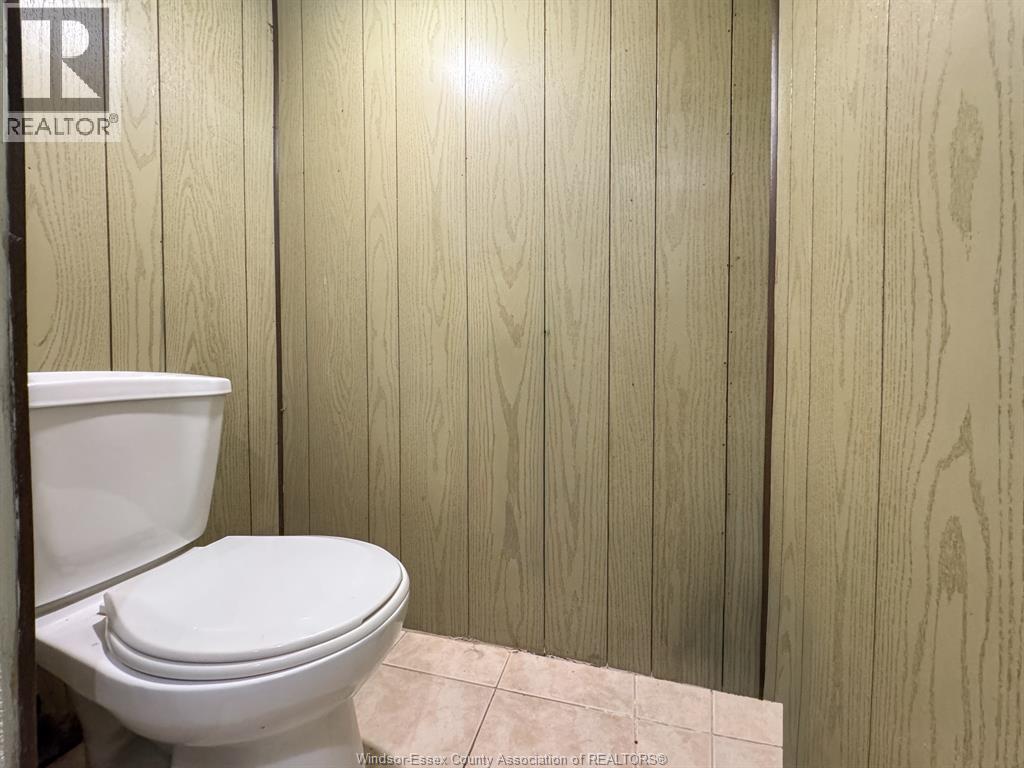 1037 HOWARD AVE - 18