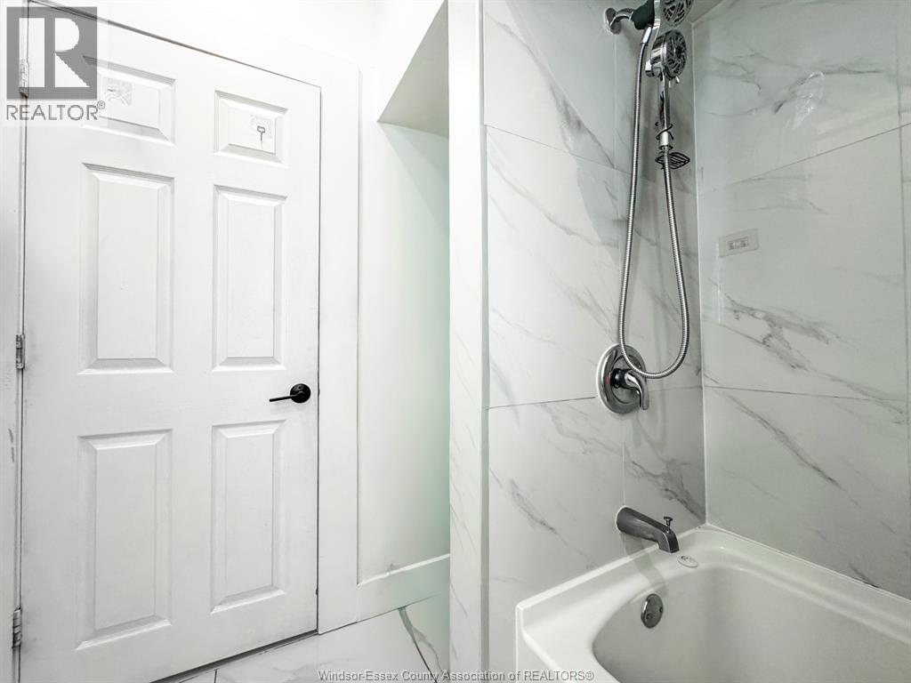 1037 HOWARD AVE - 9