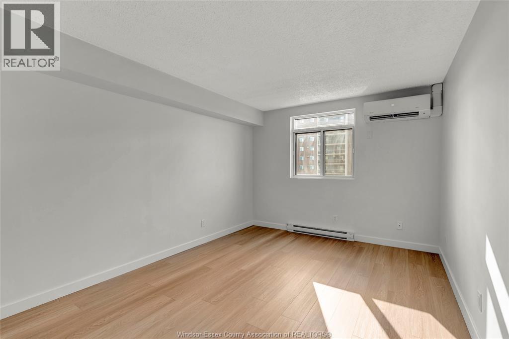 #815E 9099 RIVERSIDE DRIVE East - 19
