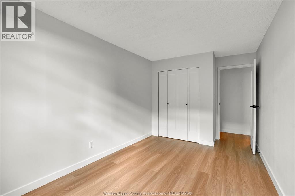 #815E 9099 RIVERSIDE DRIVE East - 26
