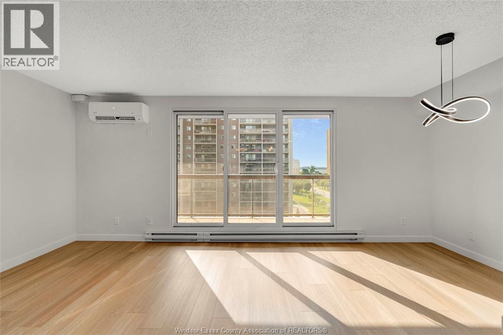 #815E 9099 RIVERSIDE DRIVE East - 18