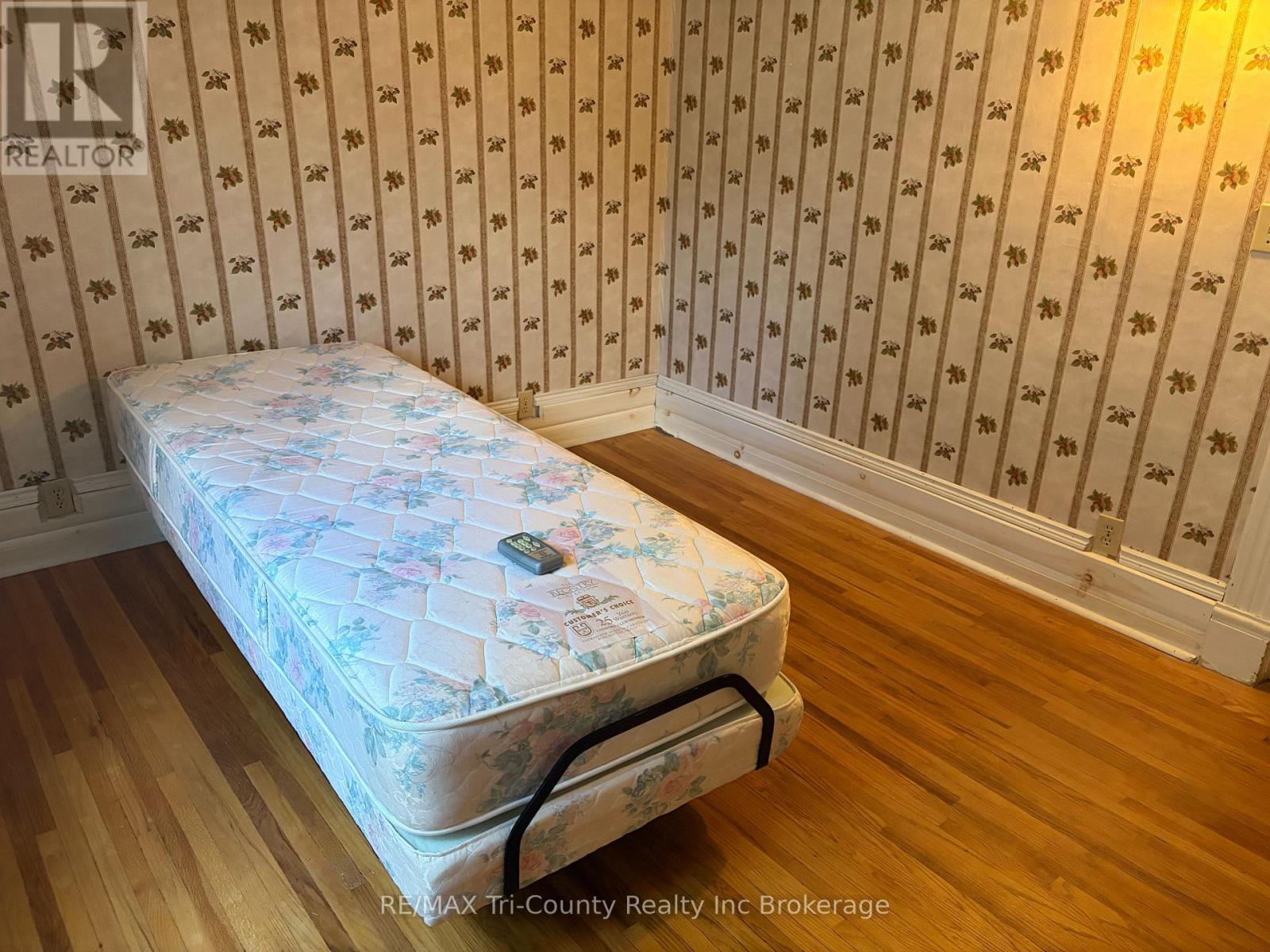 53 BROCK STREET W - Image 28