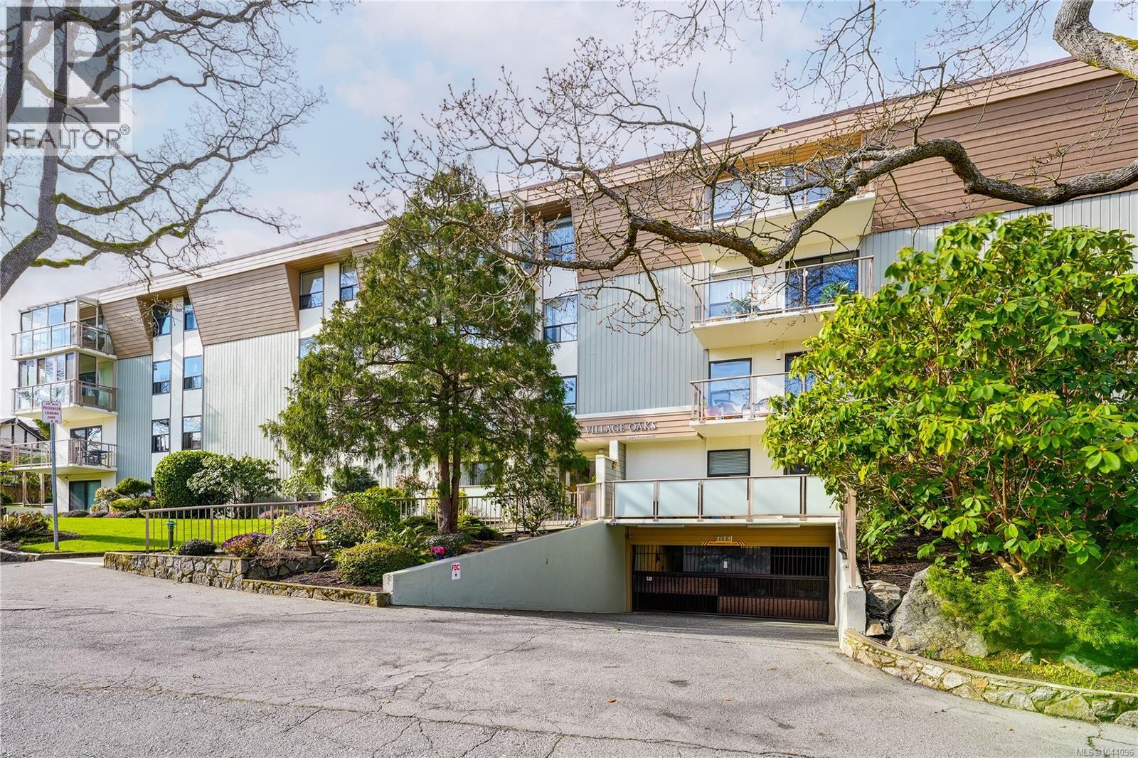 #303 2125 Oak Bay Ave - 1