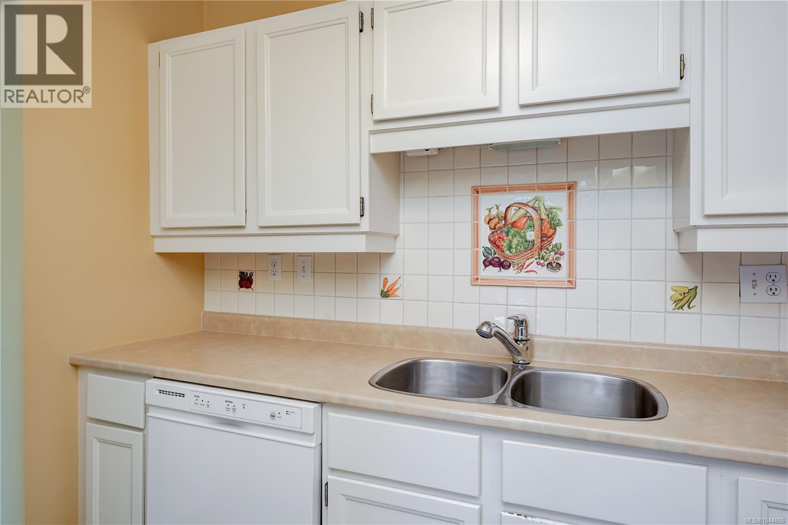 #303 2125 Oak Bay Ave - 10