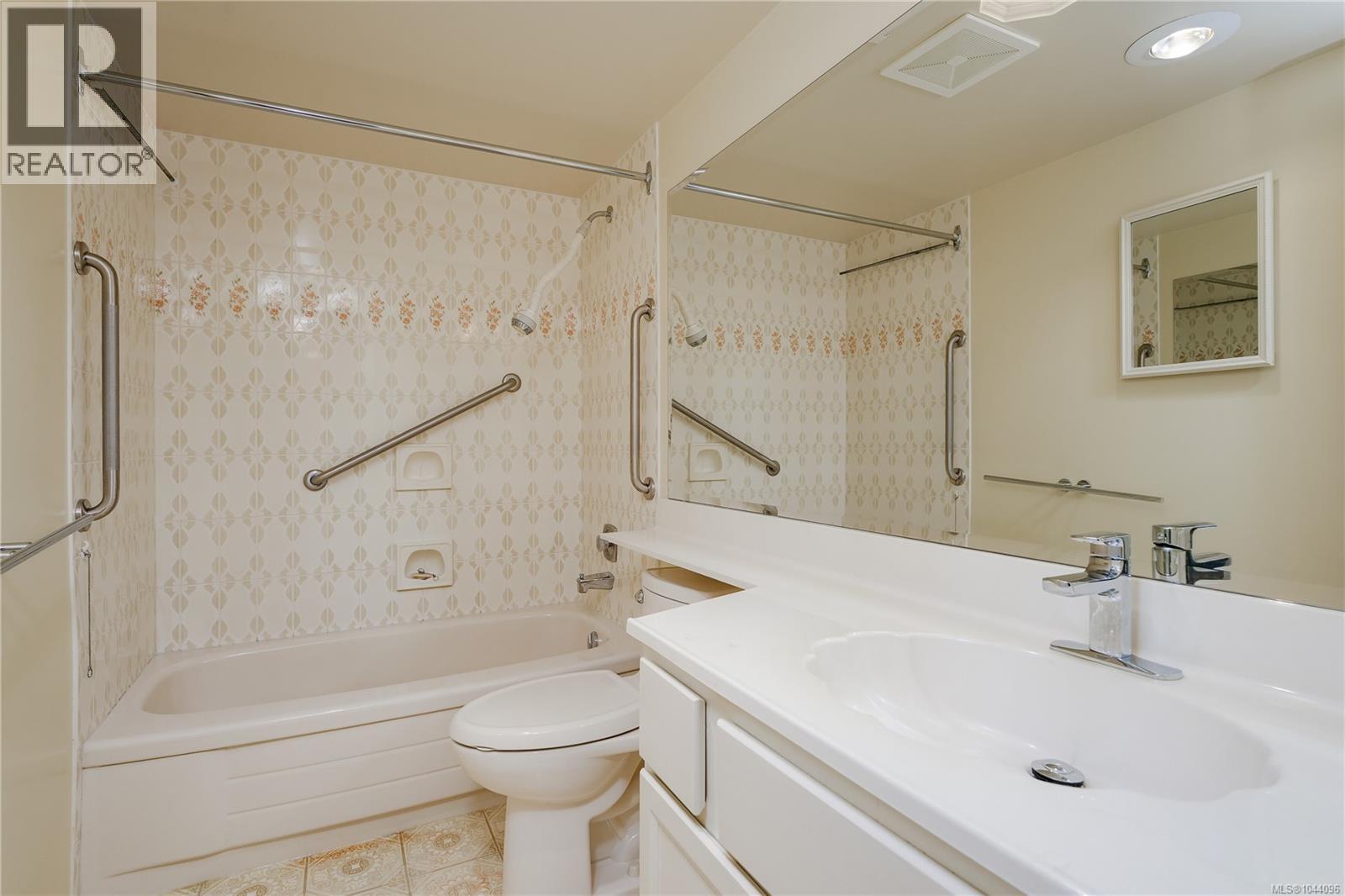 #303 2125 Oak Bay Ave - 18