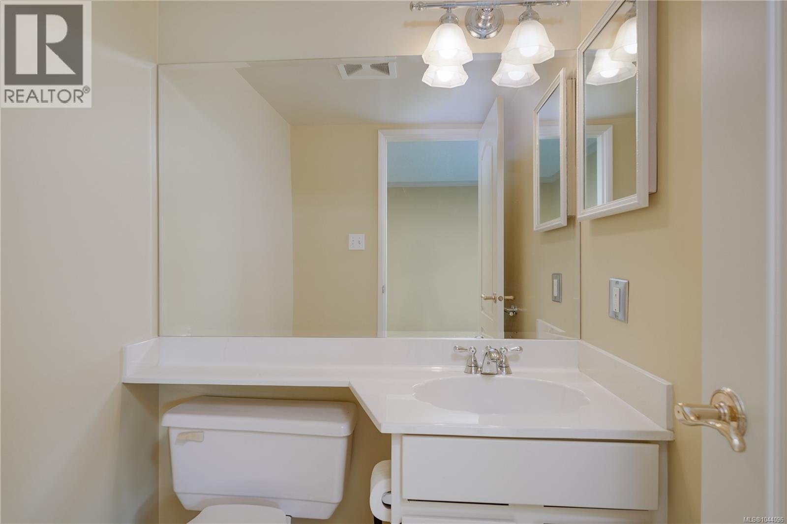 #303 2125 Oak Bay Ave - 19